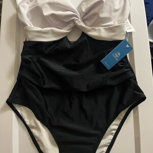 Cupshe Monochrome Twist Front Swimsuit